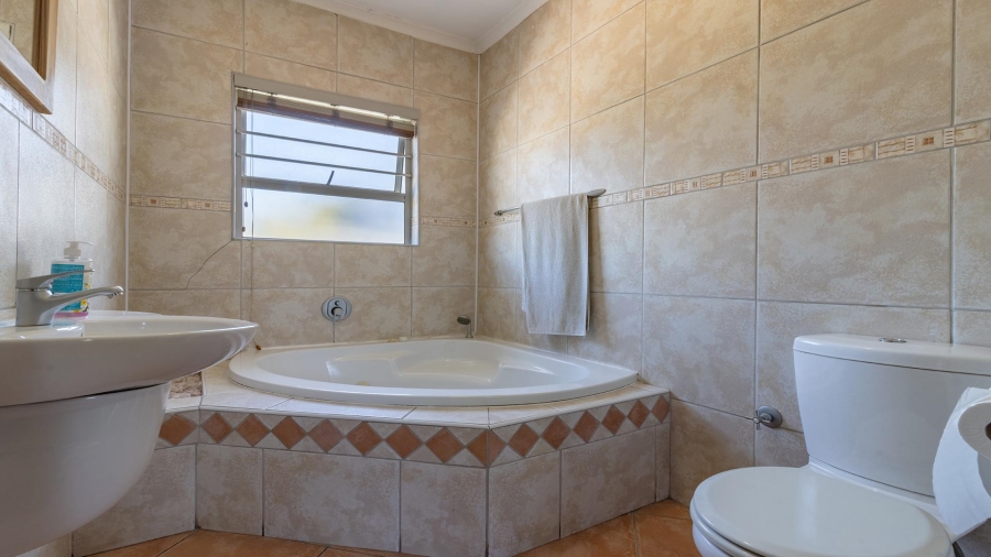 5 Bedroom Property for Sale in Northgate Western Cape